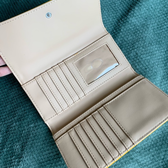 GUESS Wallet Yellow - Picture 3 of 4